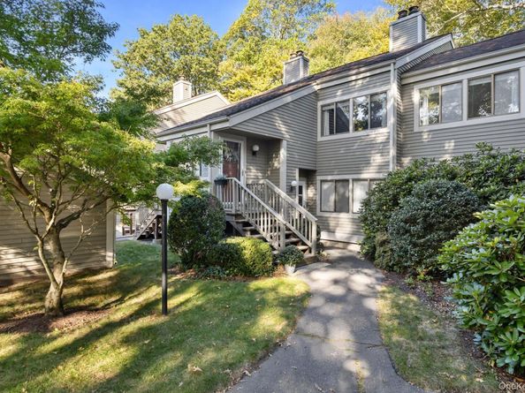 156 Stone Meadow, South Salem NY 10590