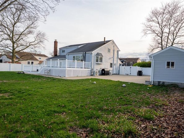 7 Bark Avenue, Central Islip NY 11722