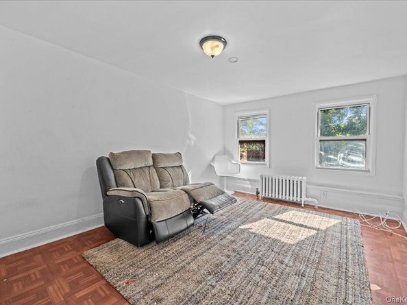 452 Howe Ave, Bronx NY 10473