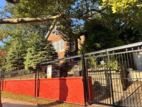 452 Howe Ave, Bronx NY 10473