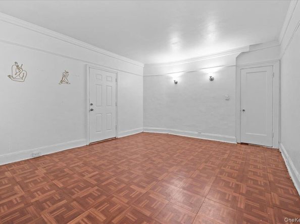 452 Howe Ave, Bronx NY 10473
