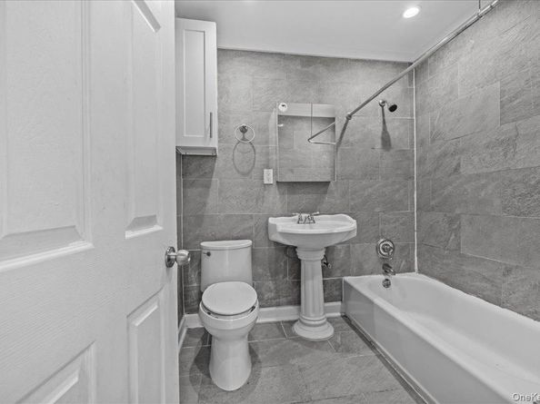 452 Howe Ave, Bronx NY 10473