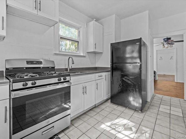 452 Howe Ave, Bronx NY 10473