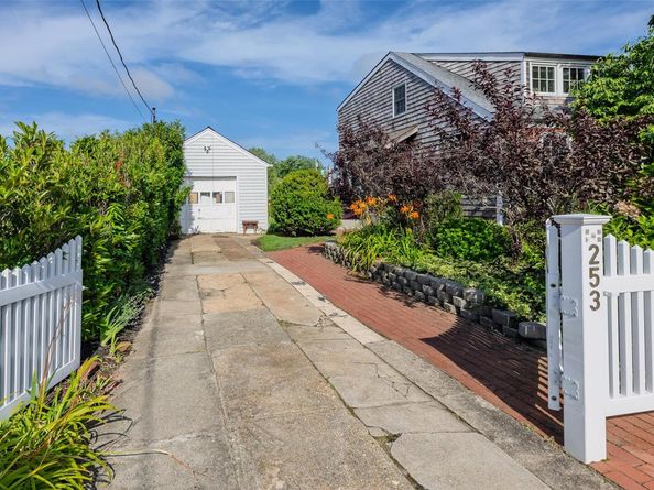253 West Drive, Copiague NY 11726