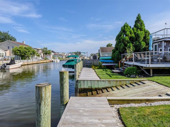 253 West Drive, Copiague NY 11726