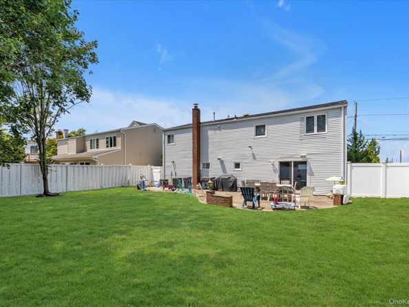 3075 Whaleneck Drive, Merrick NY 11566
