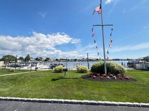Undisclosed Address #892814, Copiague NY 11726