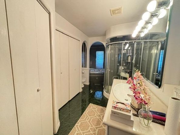 Undisclosed Address #892814, Copiague NY 11726