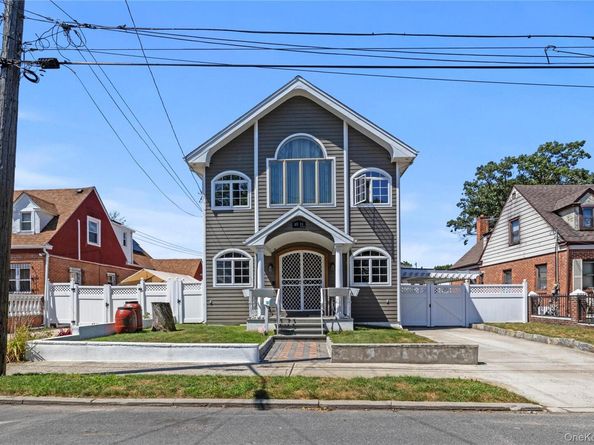 1011 Bay 24th Street, Far Rockaway NY 11691