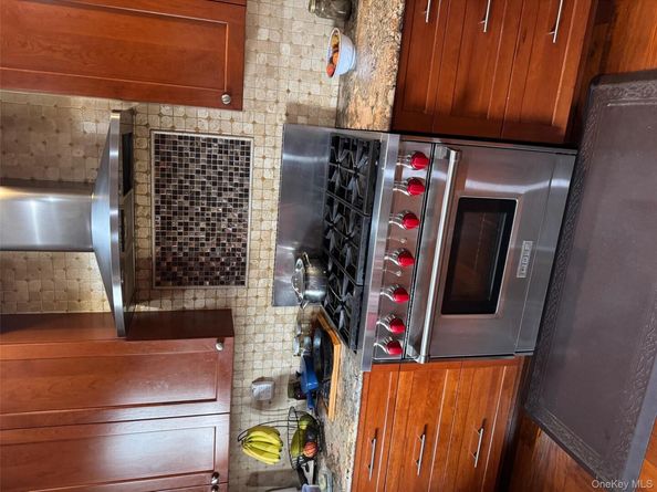 1011 Bay 24th Street, Far Rockaway NY 11691