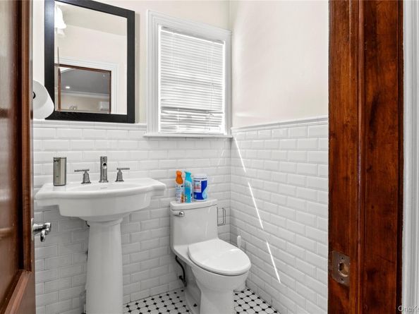 1011 Bay 24th Street, Far Rockaway NY 11691
