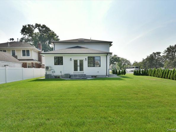 147 Norman Street, New Hyde Park NY 11040