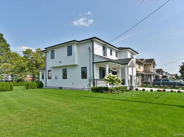 147 Norman Street, New Hyde Park NY 11040