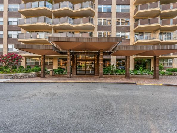 17-85 215th Street 5F, Bayside NY 11360
