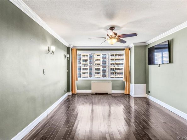 17-85 215th Street 5F, Bayside NY 11360