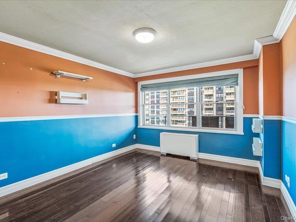17-85 215th Street 5F, Bayside NY 11360