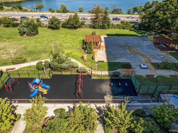 17-85 215th Street 5F, Bayside NY 11360