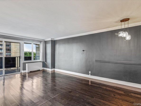 17-85 215th Street 5F, Bayside NY 11360