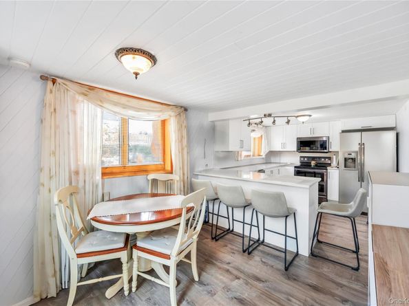 1044 Woodcrest Avenue, Riverhead NY 11901