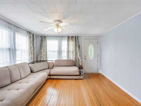 1044 Woodcrest Avenue, Riverhead NY 11901