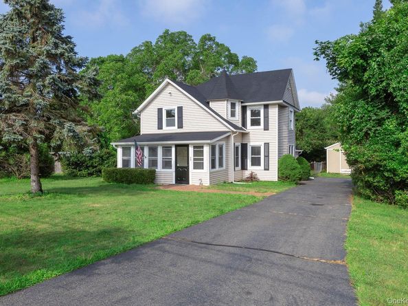 48 Senix Avenue, Center Moriches NY 11934