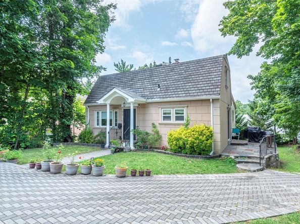 92 Manor Drive, Great Neck NY 11020