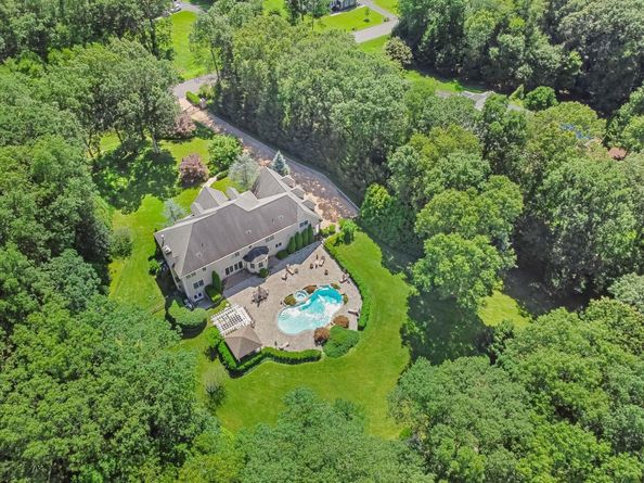 4 Hageman Court, Katonah NY 10536