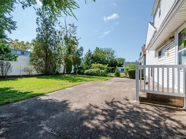 285 W Waukena Avenue, Oceanside NY 11572