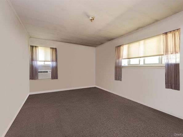 285 W Waukena Avenue, Oceanside NY 11572