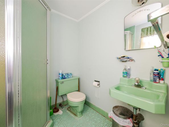 285 W Waukena Avenue, Oceanside NY 11572