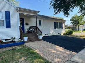 301 Laurel Court, Northport NY 11768