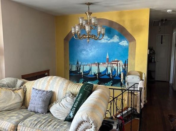 68 Knoll Street, Lindenhurst NY 11757