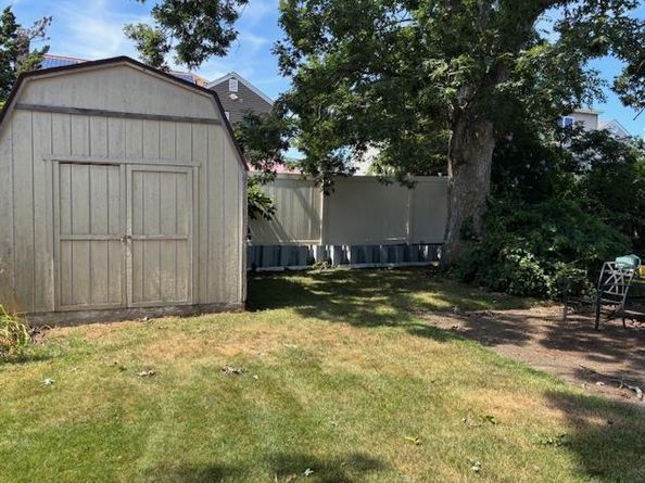 68 Knoll Street, Lindenhurst NY 11757