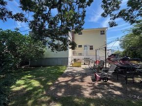 68 Knoll Street, Lindenhurst NY 11757