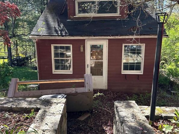 102 Lake Kitchawan Drive, South Salem NY 10590