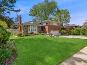 39 Morris Drive, Syosset NY 11791