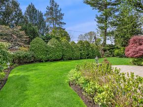 39 Morris Drive, Syosset NY 11791