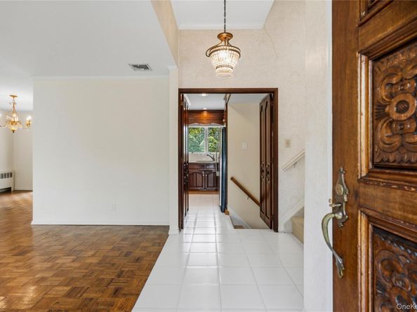 39 Morris Drive, Syosset NY 11791