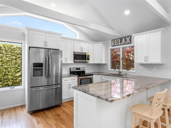 68 W Apollo Drive, Riverhead NY 11901