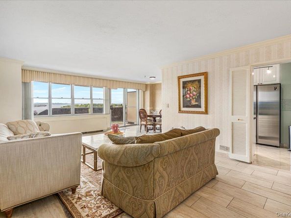 17-85 215th Street 14D, Bayside NY 11360