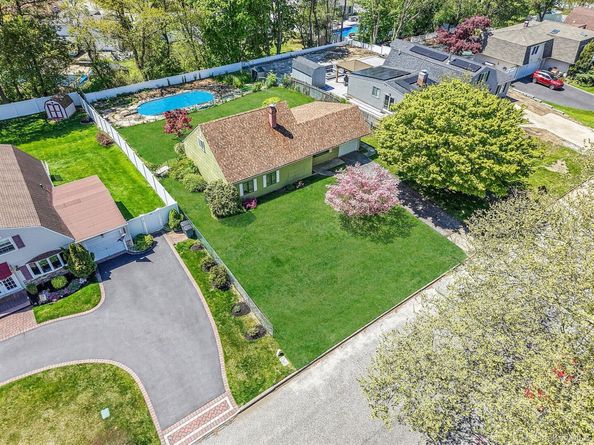 88 Matsunaye Drive, Medford NY 11763