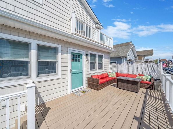 83 California Street, Long Beach NY 11561