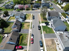 6 Mead Lane, Westbury NY 11590