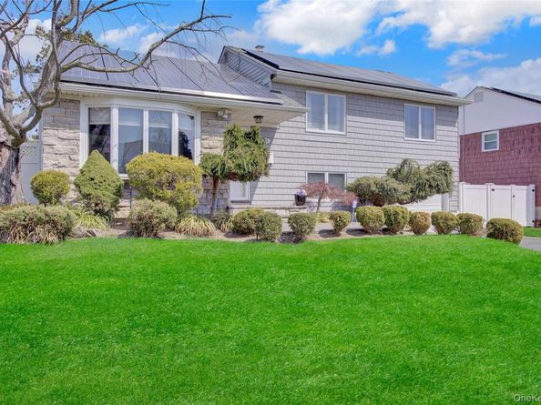 16 Amherst Drive, Massapequa NY 11758