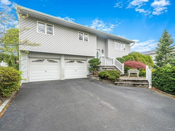 6 Oatley Place, Commack NY 11725