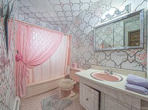 6 Oatley Place, Commack NY 11725