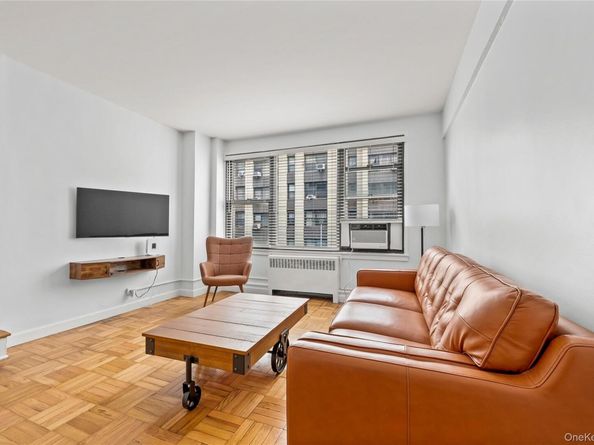 9825 64th Road 1D, Rego Park NY 11374