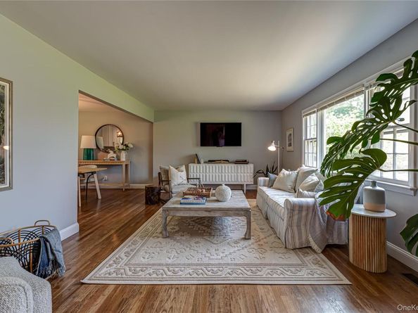 27 Sunset Avenue, East Quogue NY 11942