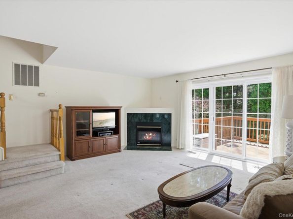 10 Heckscher Spur Road, East Islip NY 11730