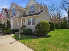 10 Heckscher Spur Road, East Islip NY 11730